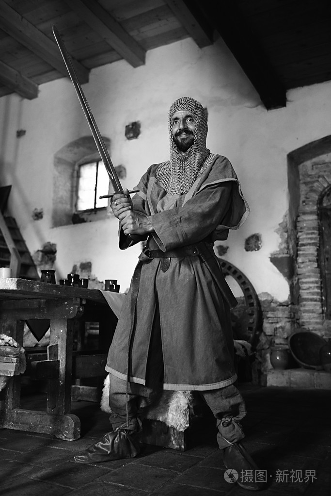 中世纪的骑士用剑