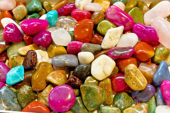 五颜六色的石头