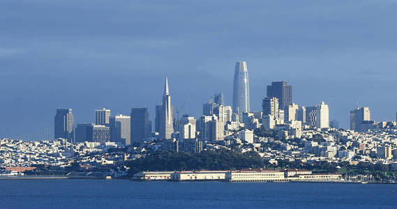 旧金山, 加利福尼亚横跨海湾的市中心的看法