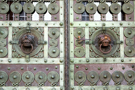 旧的金属门的细节