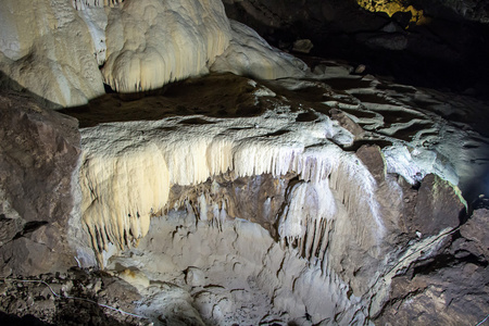 岩溶洞穴里面的照片图片