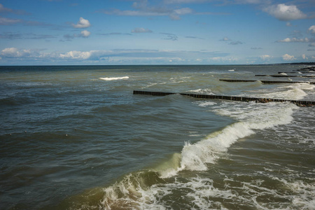 俄罗斯加里宁格勒泽列诺格拉茨克波罗的海的海浪