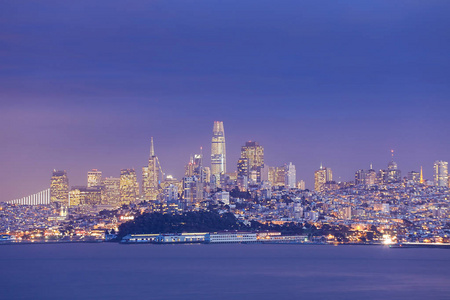 旧金山横跨海湾的夜景