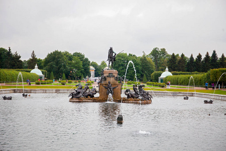 宫.圣彼得堡21.08.2017。喷泉