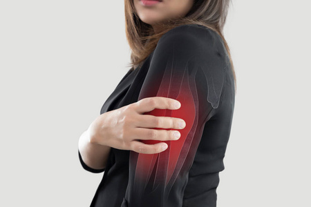 妇女与上部胳膊痛苦照片