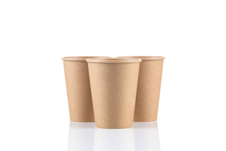 空的一次性纸咖啡杯白色背景隔离