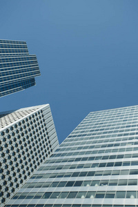 未来派设计：金融城市的高玻璃窗口