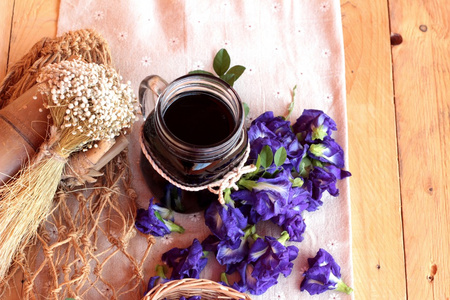 安臣开花水和新鲜的安臣花紫色照片