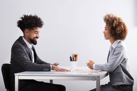 两个人对话图片