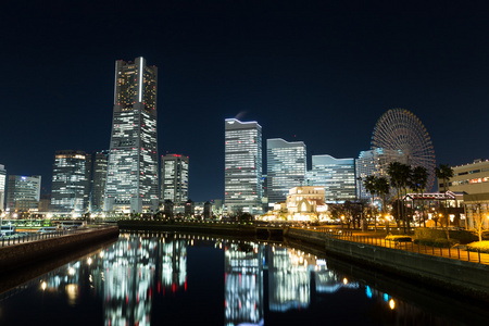 横滨地平线在晚上