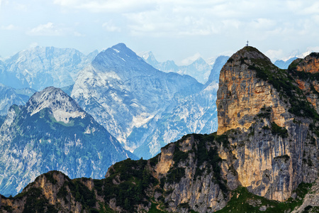 在 Rofan 范围内的高山景观。奥地利蒂罗尔