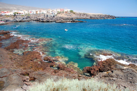 如诗如画的海滩和火山岩在特内里费岛，西班牙阿尔卡拉
