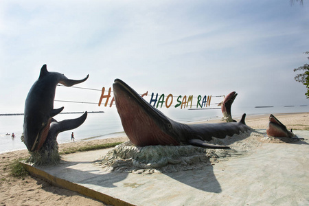 鲸鱼雕像为旅客拍照的 bea