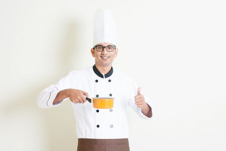 印度男厨师,统一烹饪,竖起大拇指照片