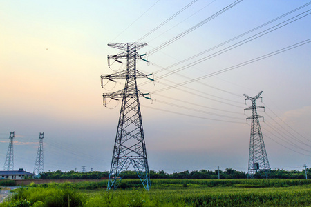 高压电线塔照片