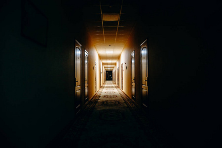 走廊里游说图片