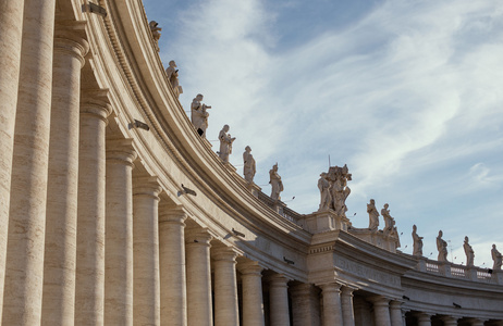使徒在罗马圣彼得大教堂上的雕像