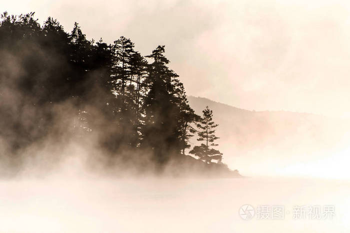 两条河湖阿冈昆国家公园安大略加拿大日落日出雾雾神秘大气背景