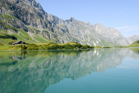 在英格堡湖 Truebsee