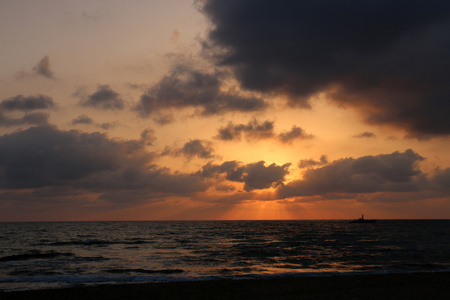 地中海上的日落