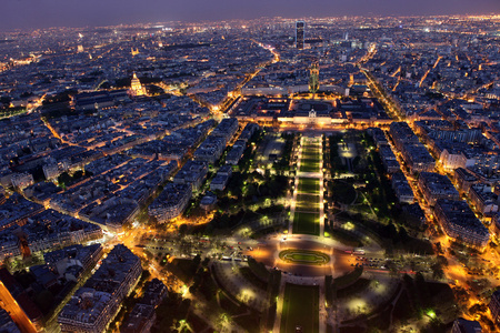 从埃菲尔铁塔巴黎的夜景图片