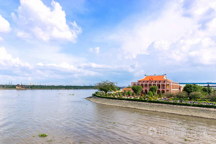 胡志明市越南 在越南胡志明市市的芽庄港的看法。这个港口位于西贡河上, 建于1862年在法国统治期间, 现在它是一个象征胡志明