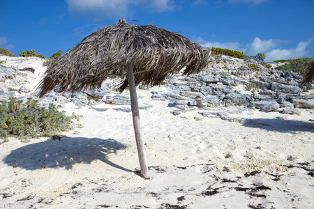 加勒比海和遮阳篷的拉哥岛上的沙滩的岛，古巴