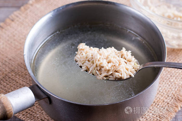 电压力锅 蒸米饭 放水_电磁锅可以蒸米饭吗_电压力锅 蒸米饭 放水