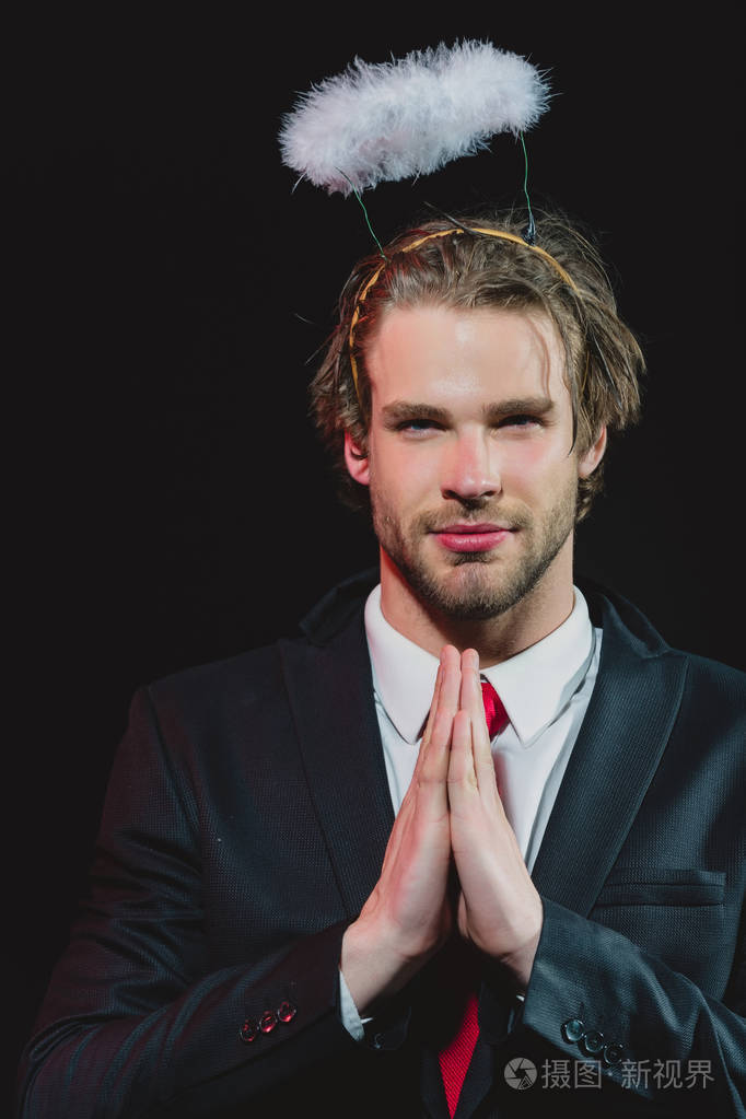 白羽头顶光环的人