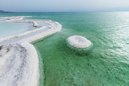 死海的海岸线图片