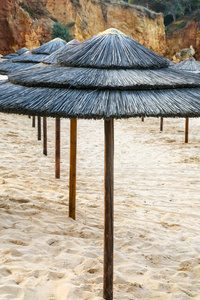 上海滩附近阿尔布费拉普拉亚两阳伞