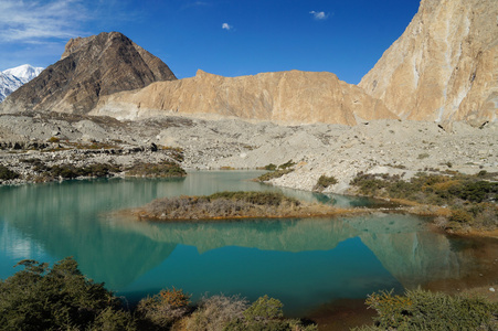 美丽的湖和巴基斯坦北部山区