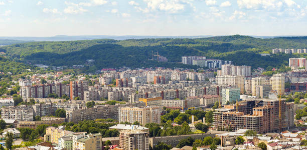 利沃夫市的鸟瞰图。现代建筑与 urb 全景