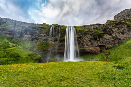 冰岛的 Seljalandsfoss 瀑布