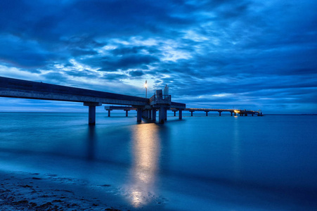 波罗的海 Heiligenhafen 海滩和海桥