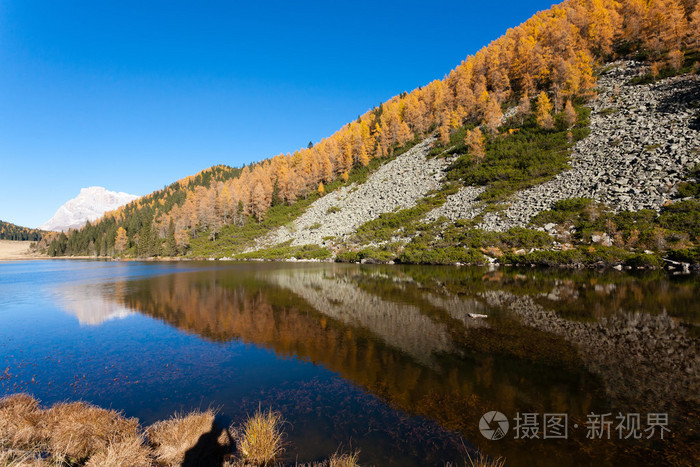 水，秋全景从高山湖泊的思考