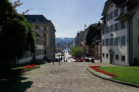 美丽和老苜蓿镇, 瑞士
