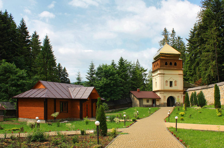 在 Manyava，乌克兰村庄修道院