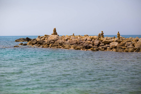 海滩石头和海