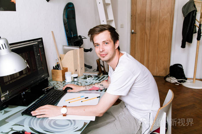 室内设计师工作自由职业者在家里