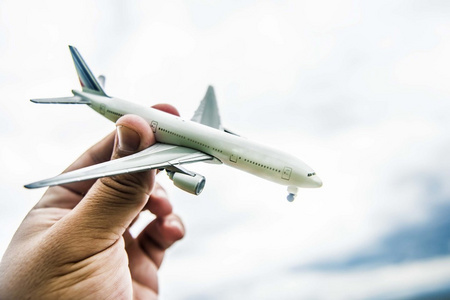 手举行飞机手举行飞机照片