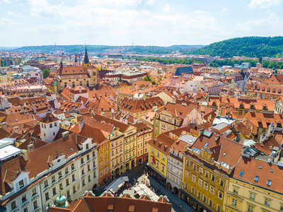 布拉格城市的美丽全景鸟瞰图从上面与老镇和伏尔塔瓦河河