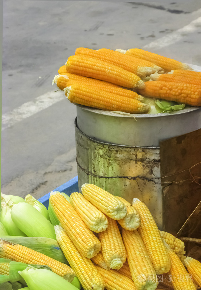 煮熟的玉米卖在南印度南亚地区