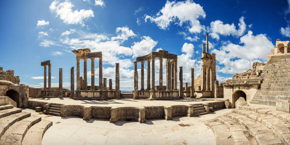 古罗马大剧院。突尼斯，杜加。废墟，罗马建筑。非洲的旅行