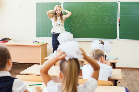 学校教室里压力或抑郁的女教师