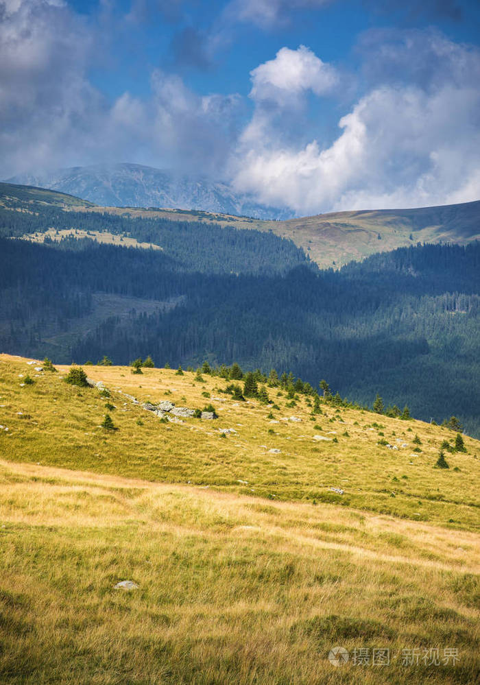 宝蓝山脉的山地景观 Transalpina 罗马尼亚照片 正版商用图片0erfjc 摄图新视界 宝蓝山脉的山地景观 Transalpina 罗马尼亚照片 正版商用图片0erfjc 摄图新视界
