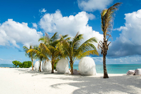 寒冷的休息室区沙滩，马尔代夫岛上