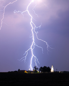 闪电在城市图片