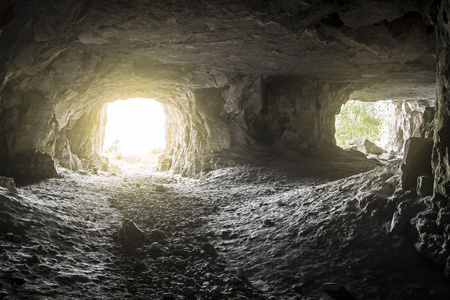 到洞穴入口
