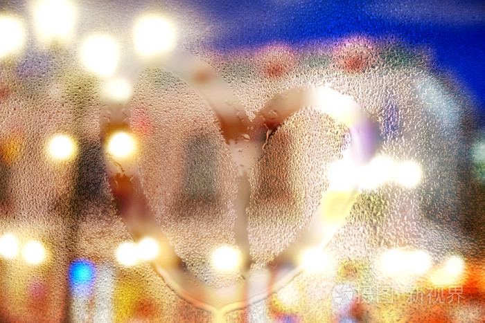 晚上下雨湿玻璃光画心的形状